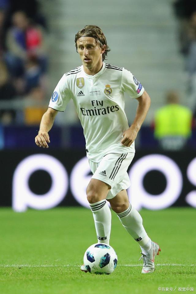 欧冠赛场精彩瞬间：巴萨2-1战胜拜仁,